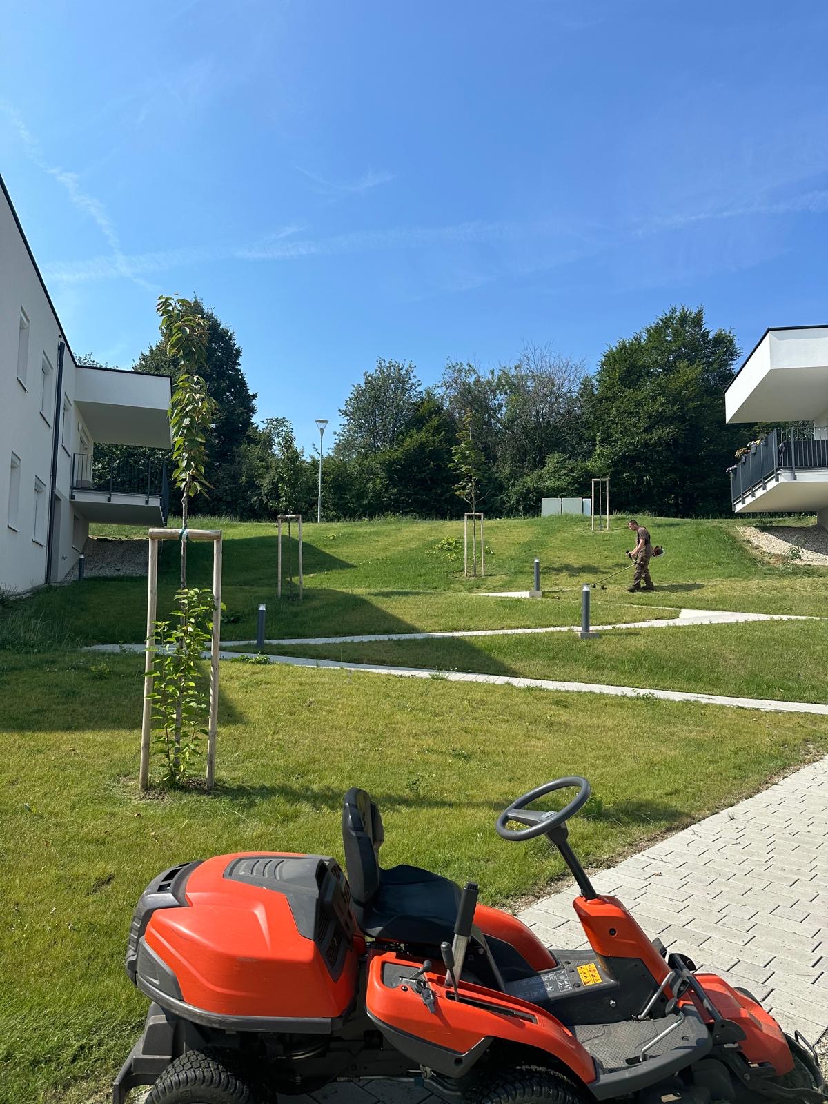 Objektbetreuung und Grünraumpflege für Wohnanlagen, Bauträger und Immobilienprojekte in Österreich.